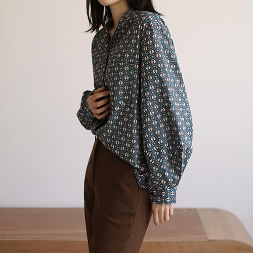 Code Sleeve Volume Blouse