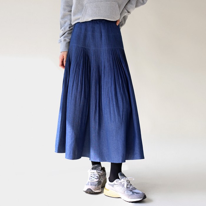 Les denim skirt