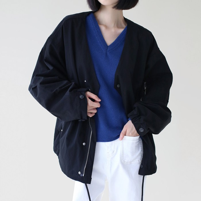 V-neck overfit bomber 