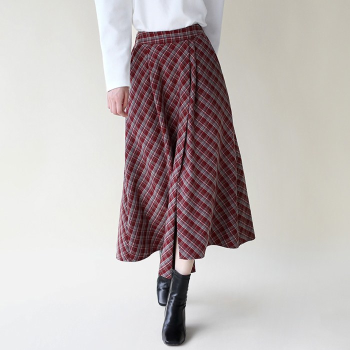 Diagonal check flare skirt