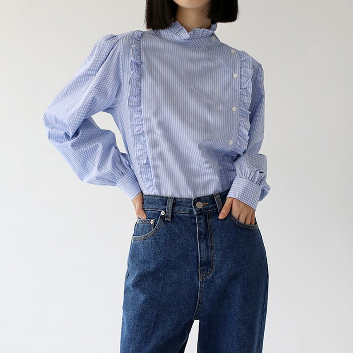 Side button shirring blouse