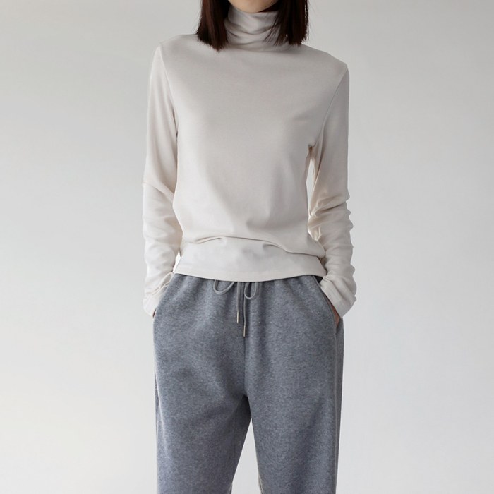 Basic napping turtleneck tee