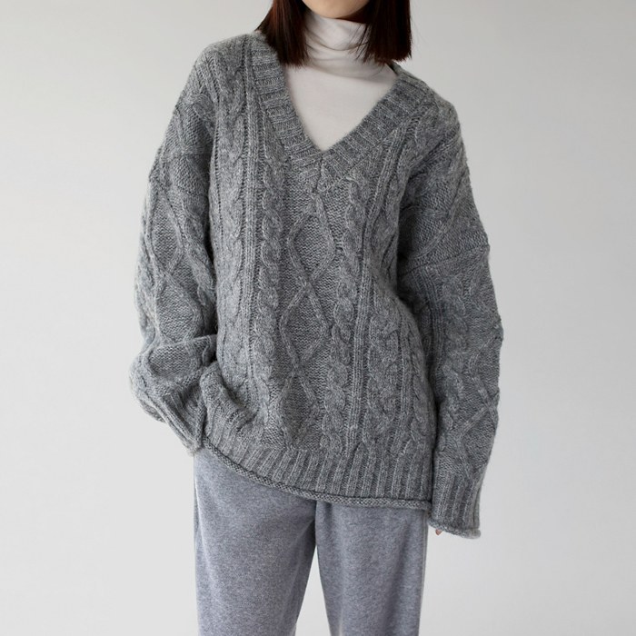 V-neck cable long knit